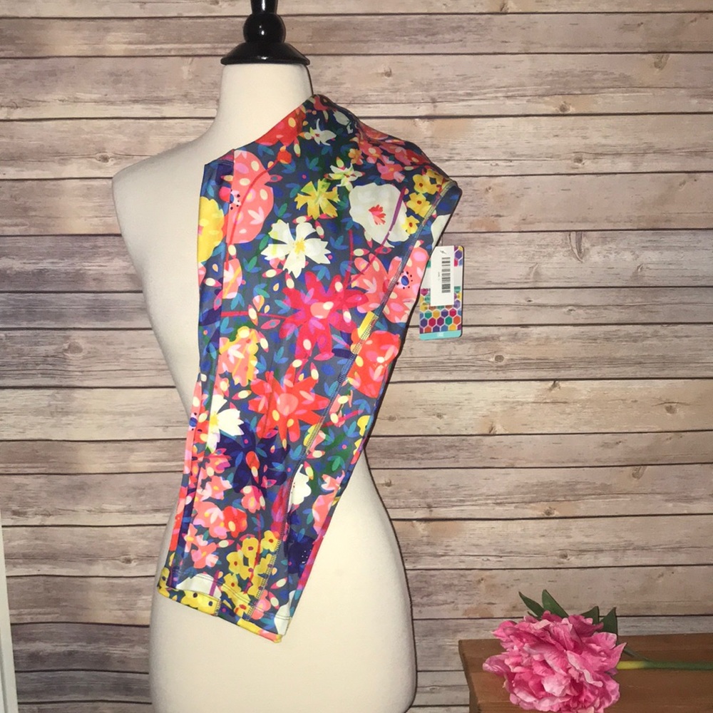 LuLaRoe Jade Workout Pants size Large